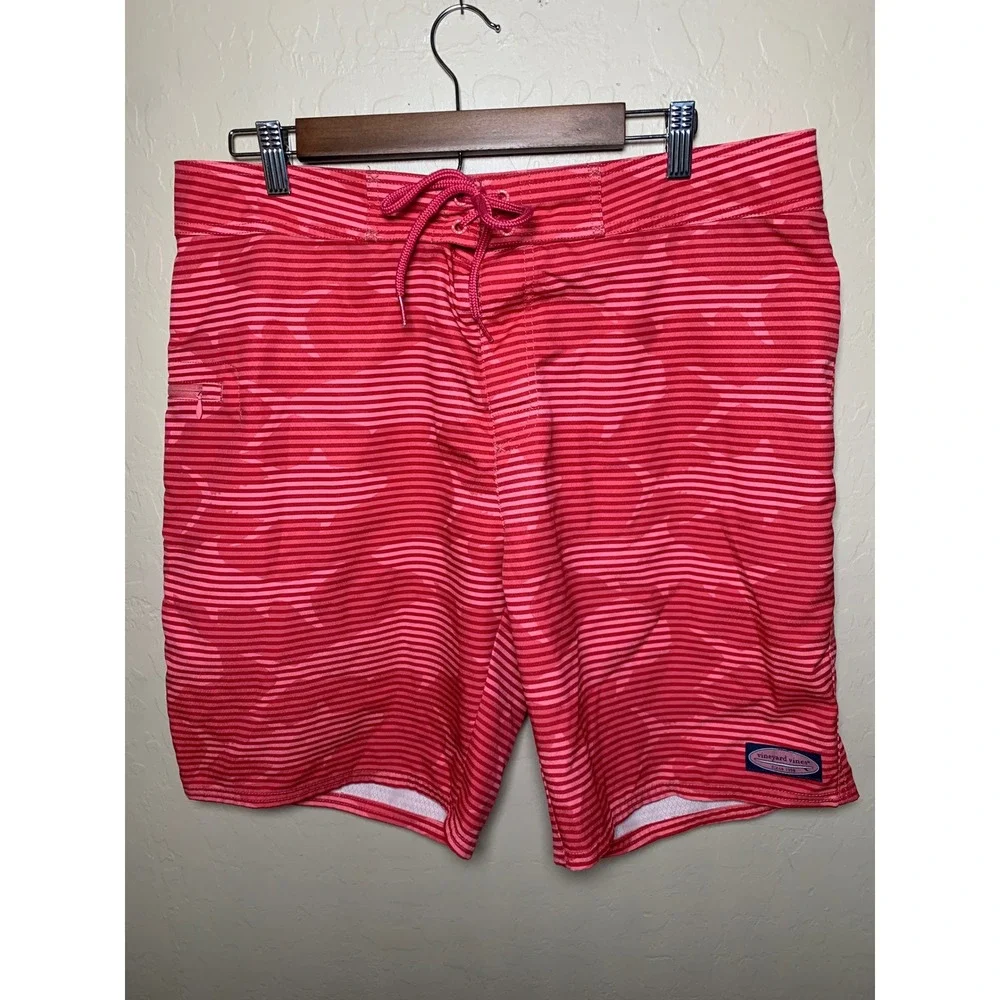 Vineyard Vines Board Shorts Mens 35 Red Striped Shark Excellent Performance Swim